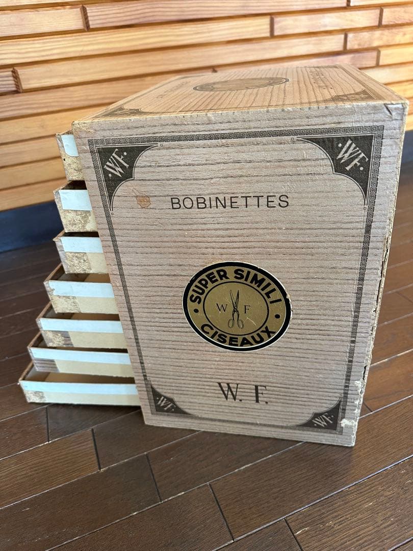 フランスアンティーク 昔の手芸屋さんのディスプレイ棚スプールキャビネット