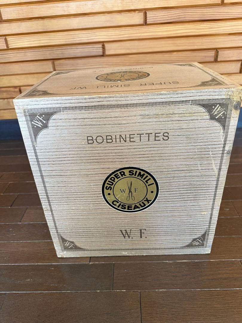 フランスアンティーク 昔の手芸屋さんのディスプレイ棚スプールキャビネット