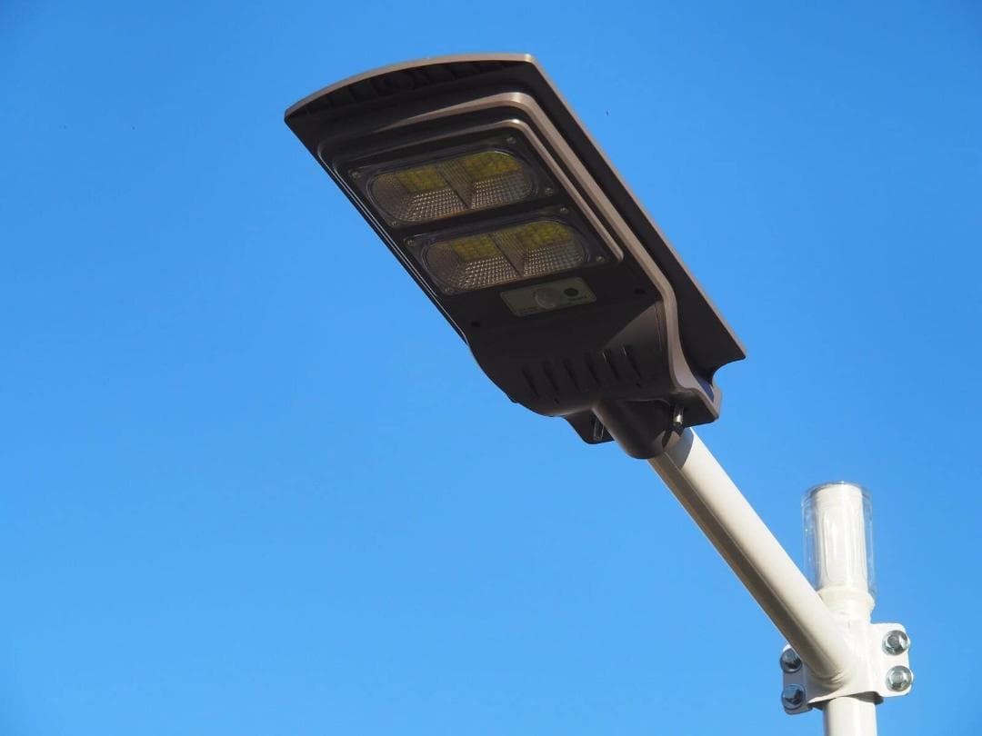 ソーラーライト 屋外用 センサーライト