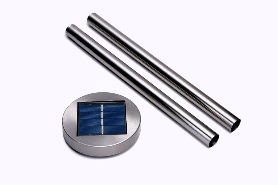 ★スタイリッシュモダンな光！ソーラー ライト２個組 76 cm ステンレスポール