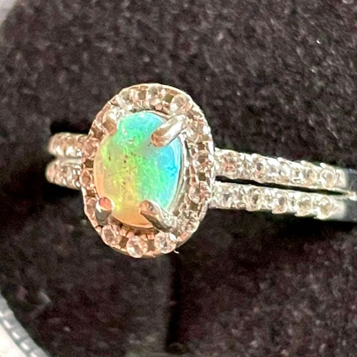 セミクリスタルオパール　シルバーリング　ホワイトトパーズ付き