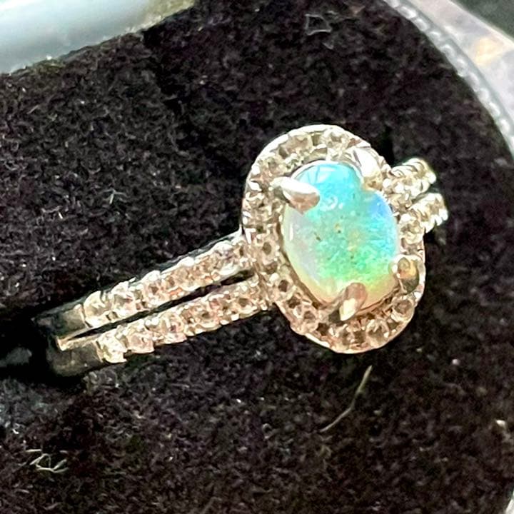 セミクリスタルオパール　シルバーリング　ホワイトトパーズ付き