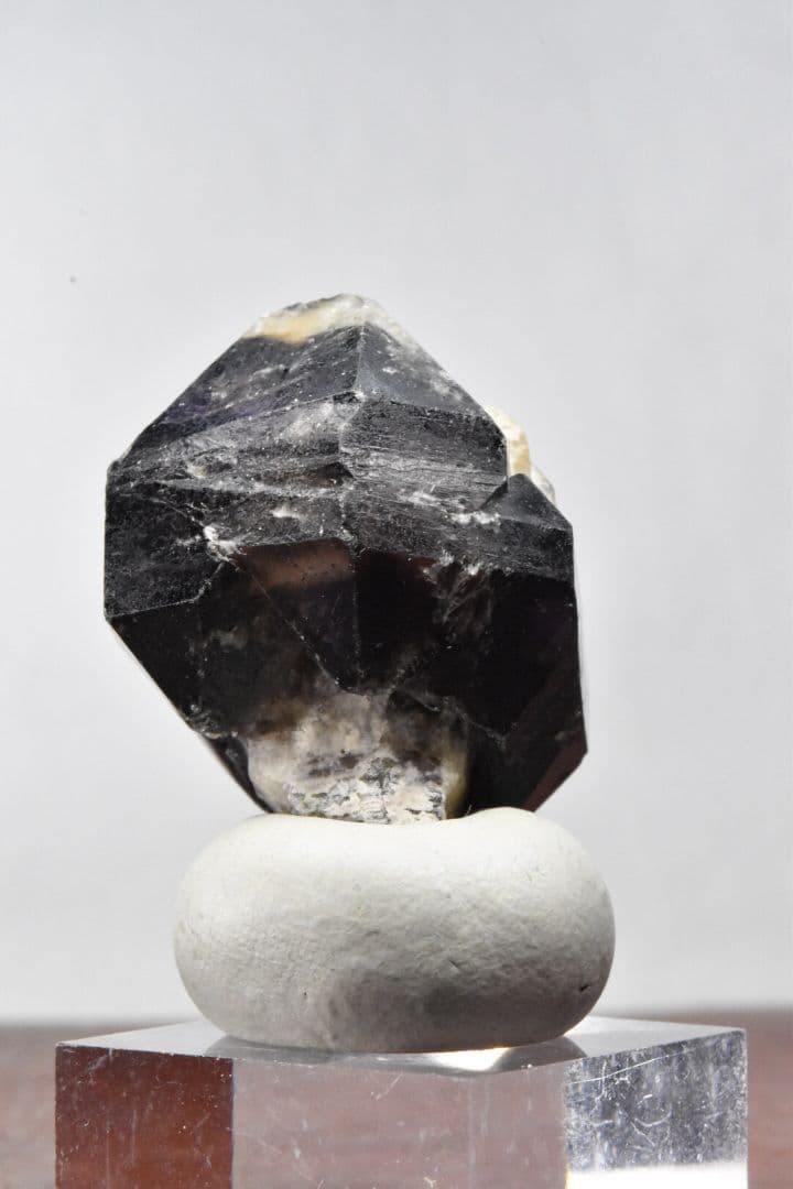 ブラジルミナスジェライス州産 スモーキーアメジストセプター