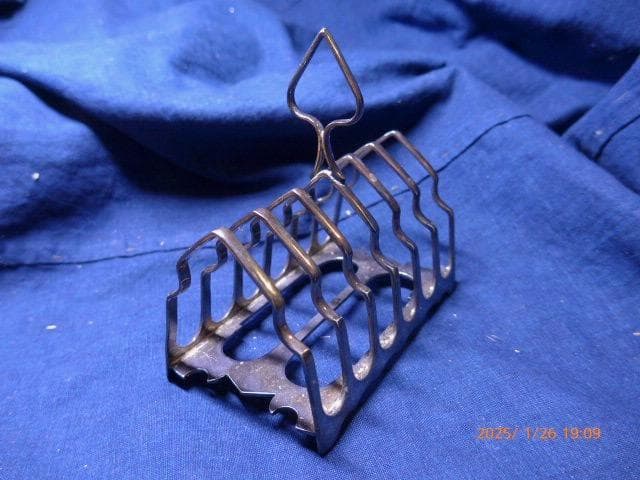 アンティークなシルバーフィールドのコースタースタンド。ホールマーク有　340g