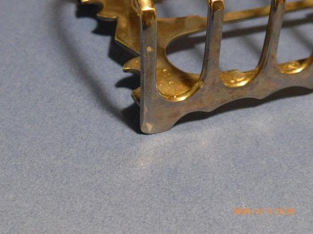 アンティークなシルバーフィールドのコースタースタンド。ホールマーク有　340g