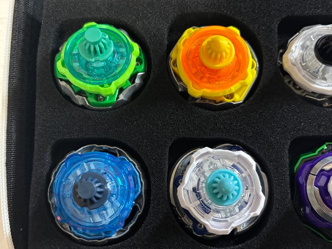 ベイブレードX まとめ売り ベイ8個、ランチャー、ケースなど付属