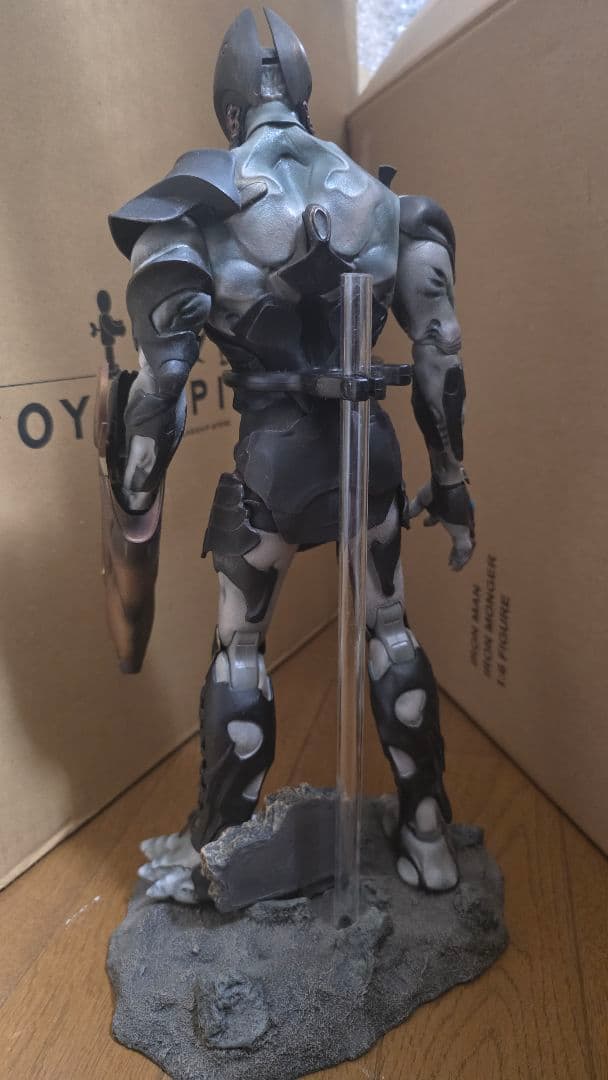 hottoys アベンジャーズ　チタウリ・コマンダー