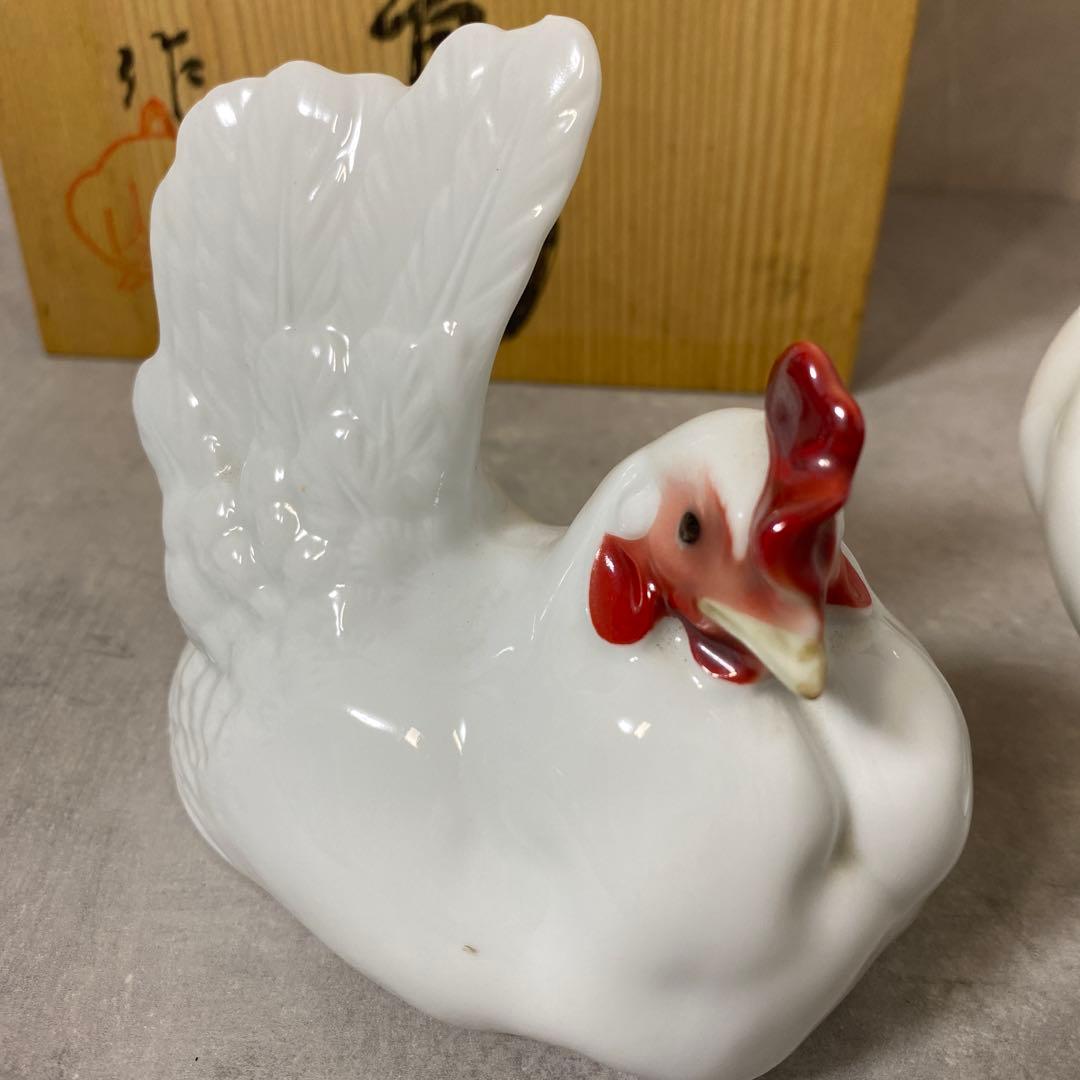 有田焼　在銘　勝山作　白磁鶏置物