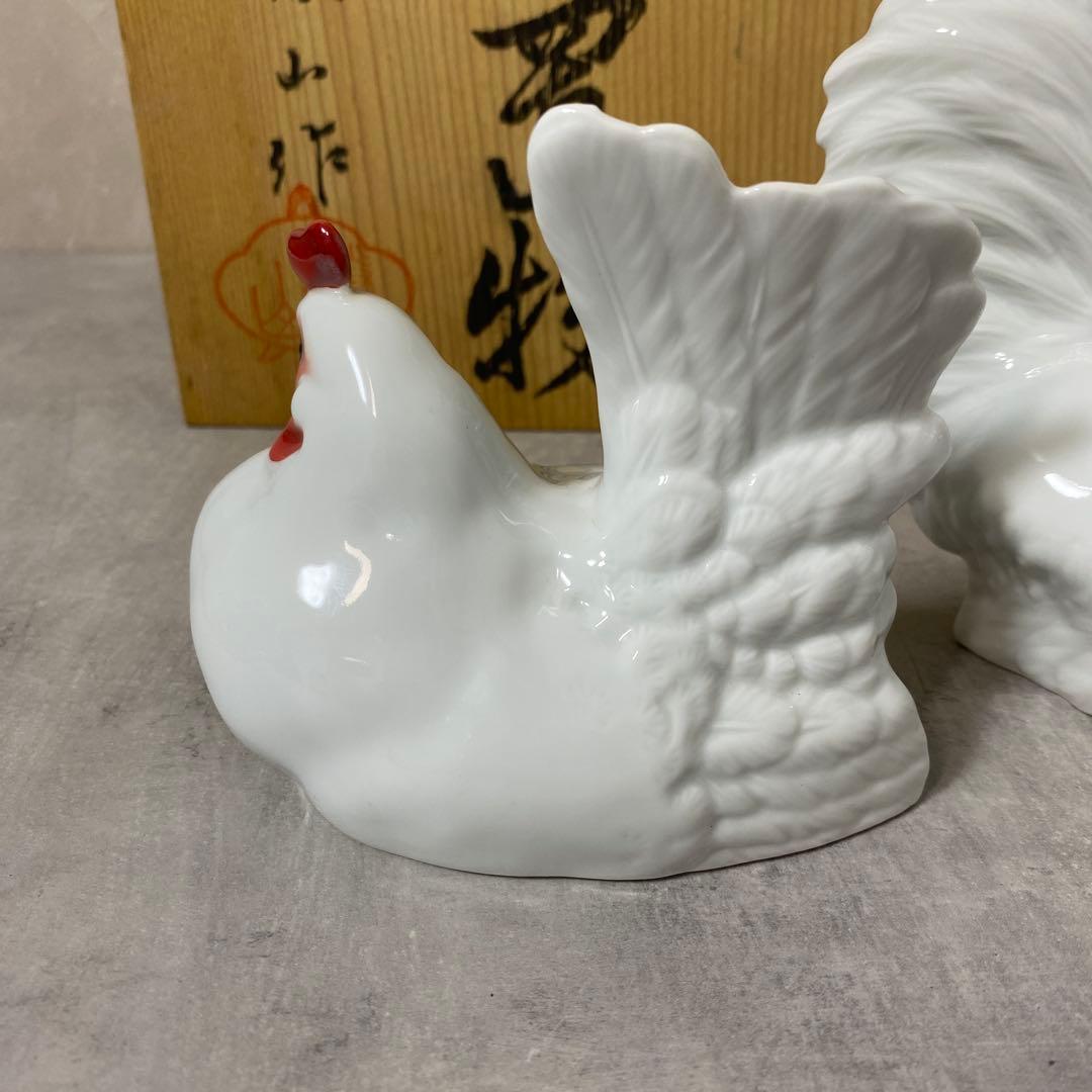 有田焼　在銘　勝山作　白磁鶏置物