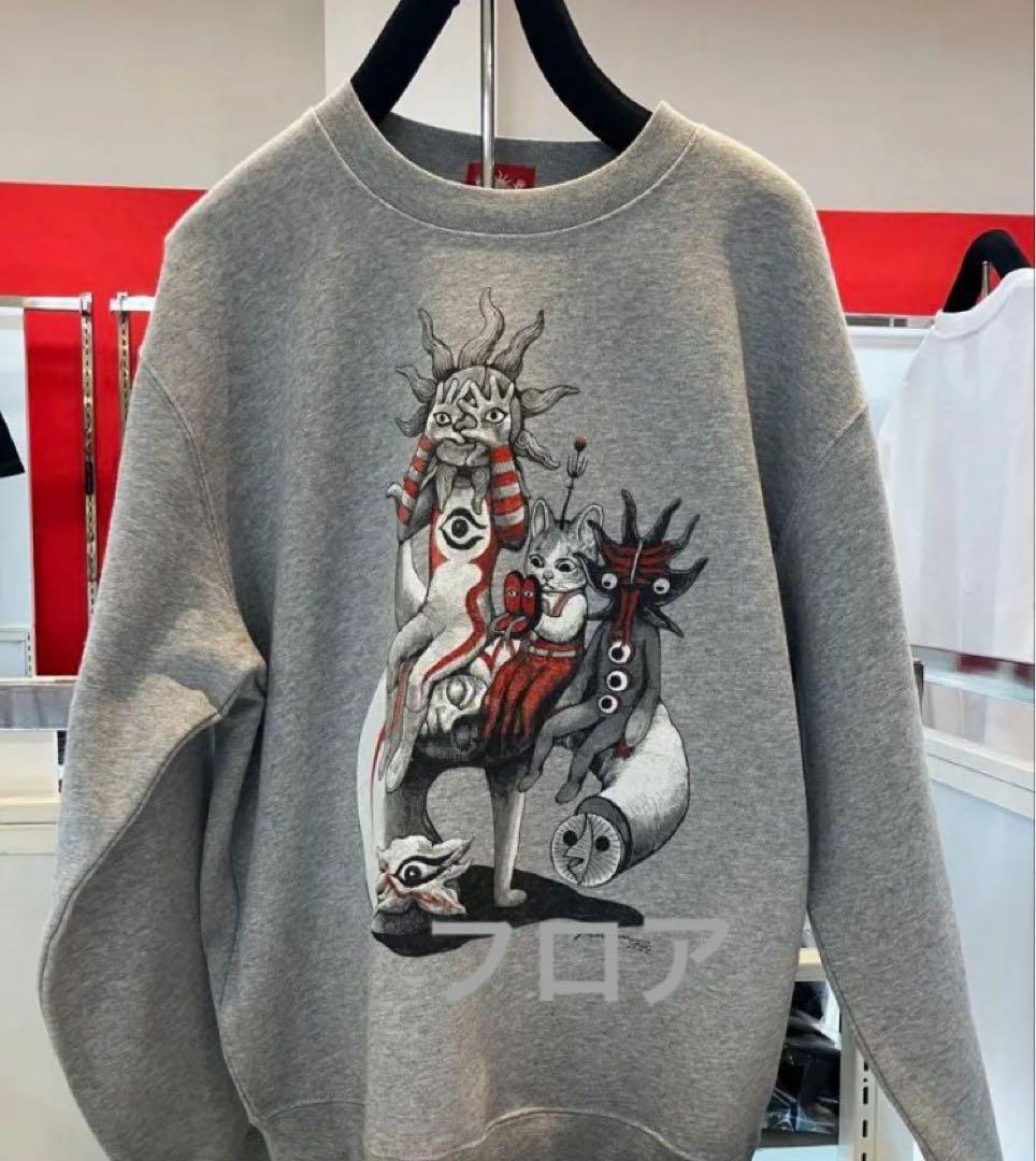 ☆新品☆ M ☆ ヒグチユウコ×タローマン コラボトレーナー - メルカリ