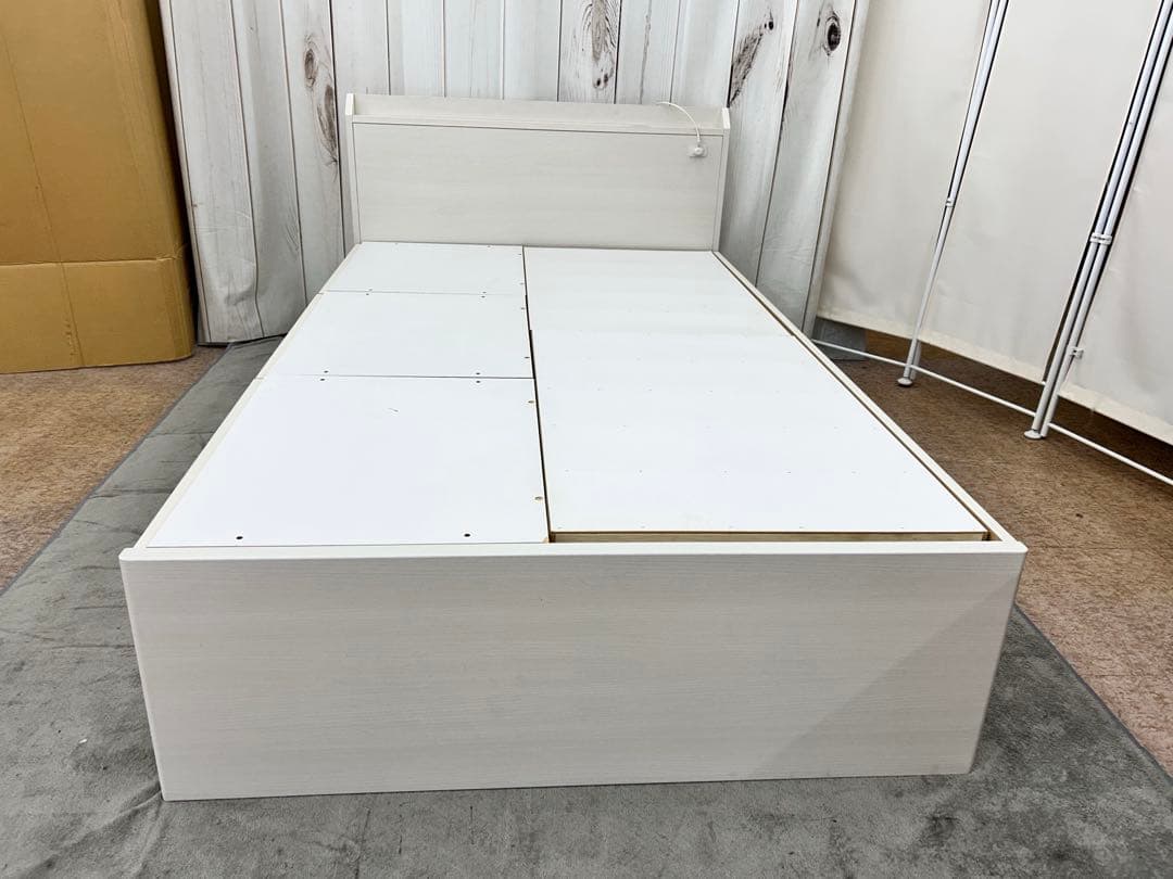 引き出し4杯付きセミダブルベッドフレーム