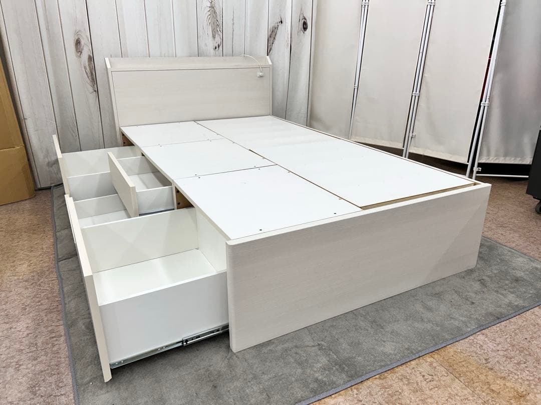 引き出し4杯付きセミダブルベッドフレーム