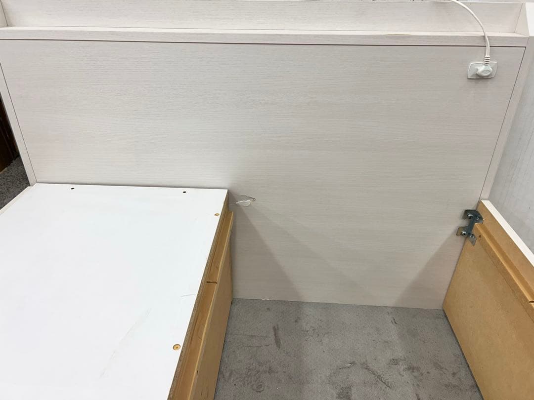 引き出し4杯付きセミダブルベッドフレーム