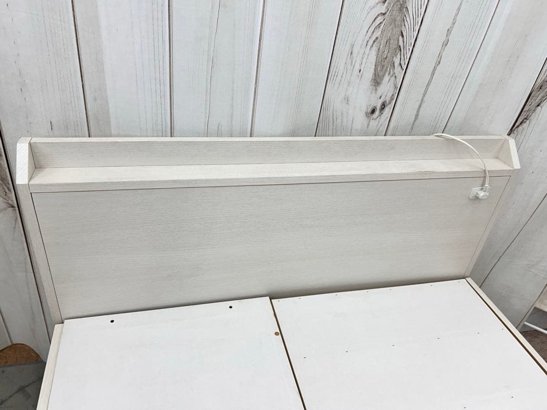 引き出し4杯付きセミダブルベッドフレーム