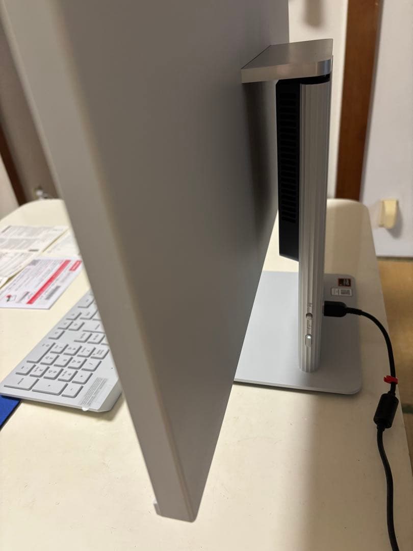 Lenovo IdeaCentre AIO 27AKP10KRK スリムデザイン