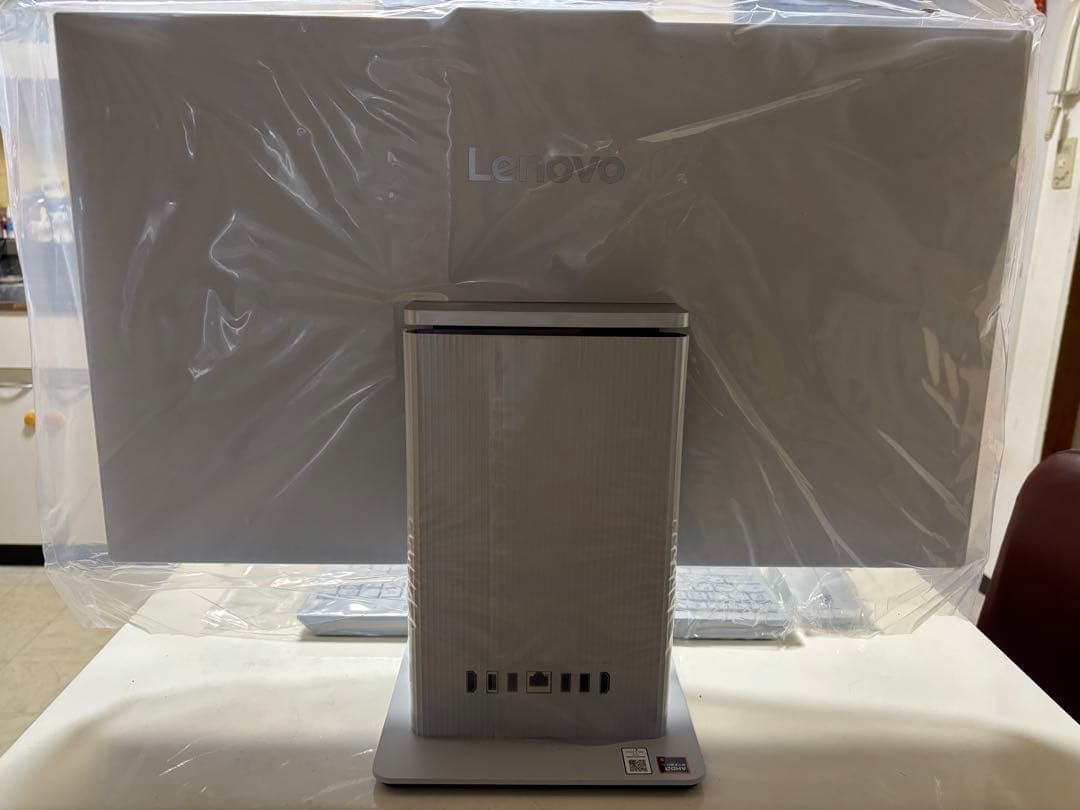 Lenovo IdeaCentre AIO 27AKP10KRK スリムデザイン