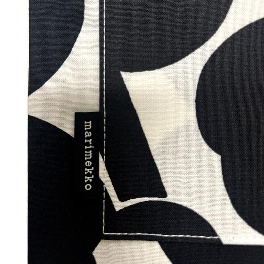 マリメッコ花柄エプロン　黒