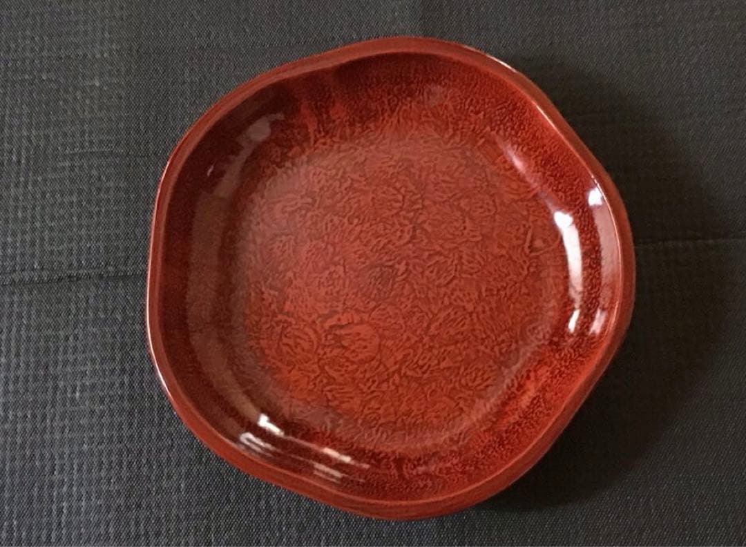 赤い花形木製皿セット