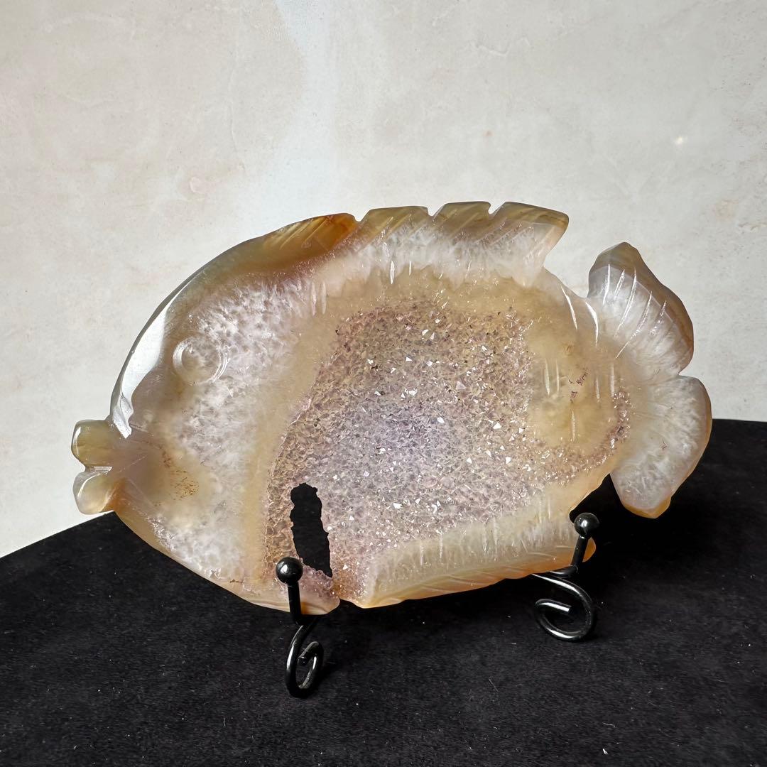 天然石アメジスト共生瑪瑙の魚　置物　彫物NO.072406