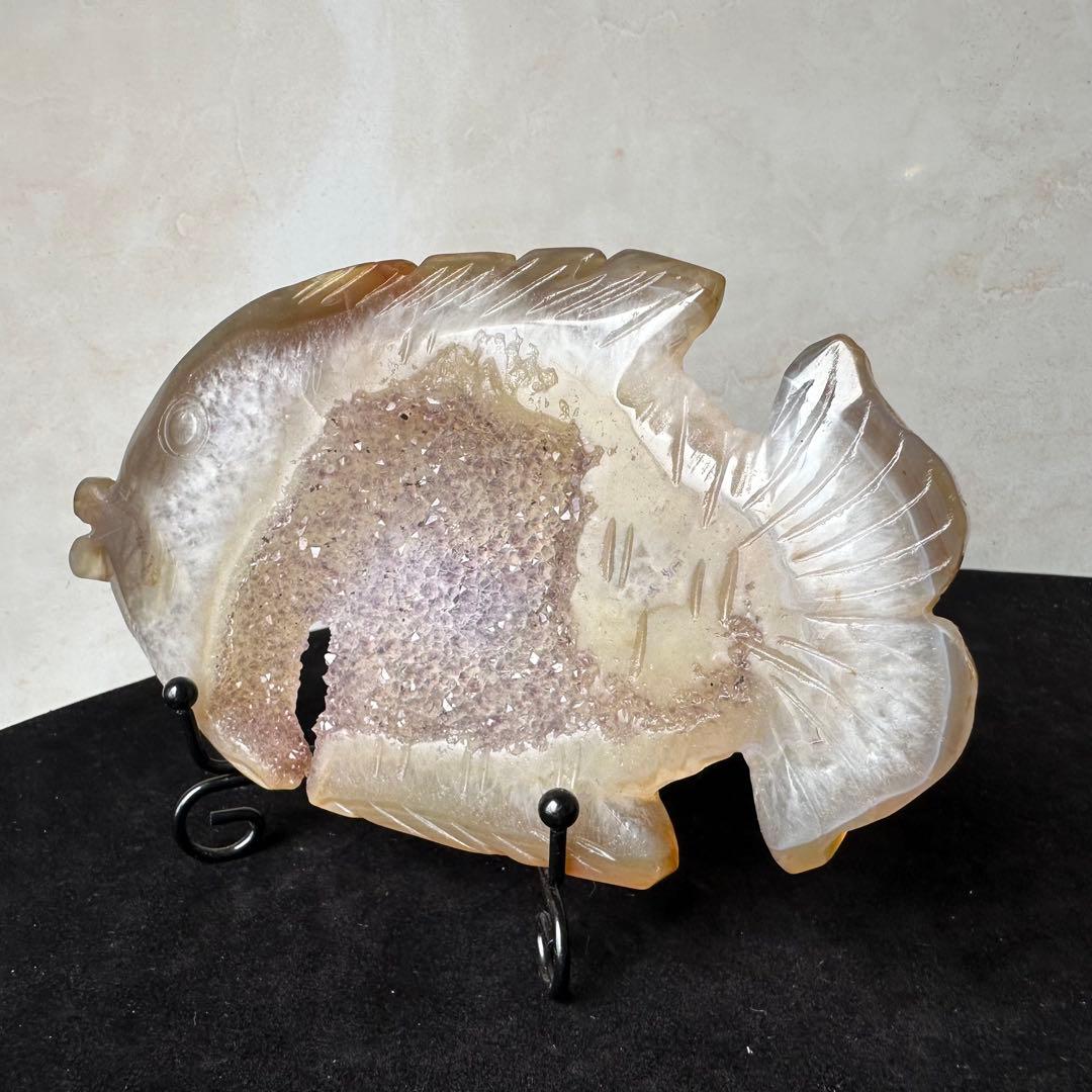 天然石アメジスト共生瑪瑙の魚　置物　彫物NO.072406