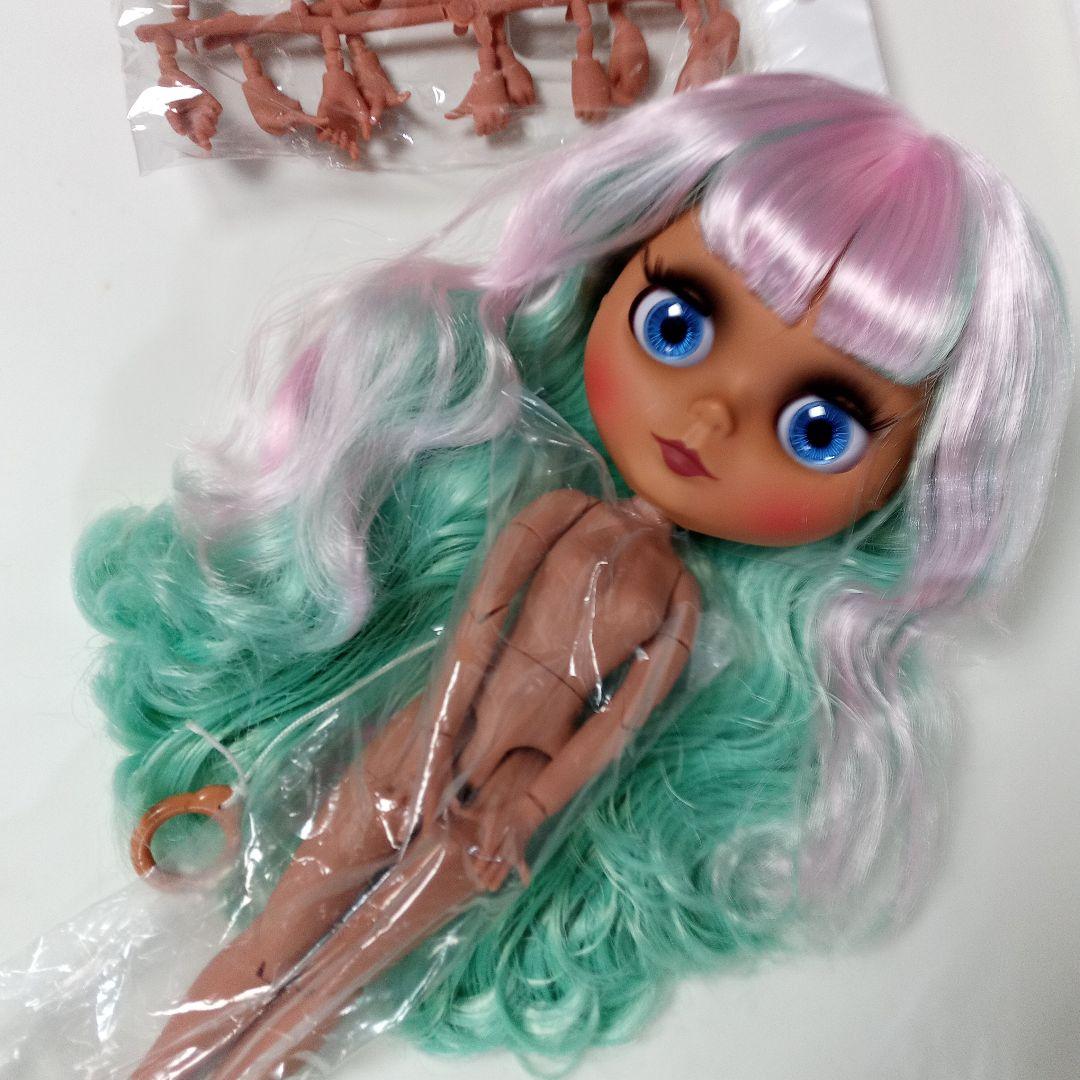 褐色マット肌ピンクグリーンウェーブ 新品アイシードール 本体のみ