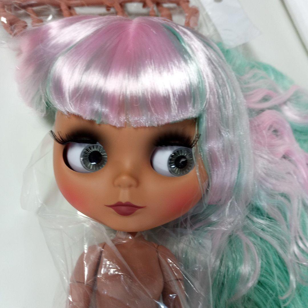 褐色マット肌ピンクグリーンウェーブ 新品アイシードール 本体のみ