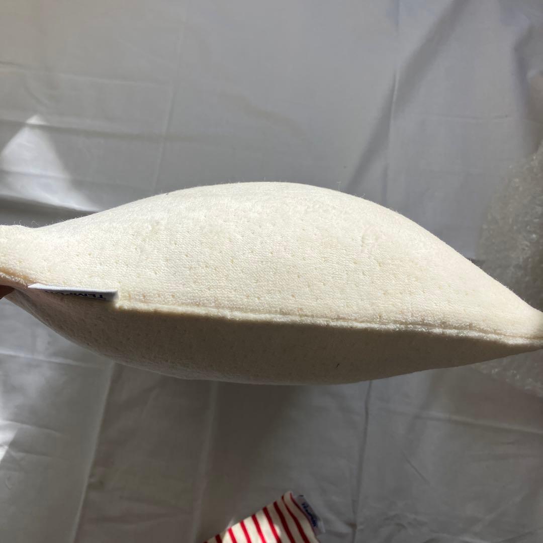 テンピュール　小さめ枕　ボーダーカバー付き