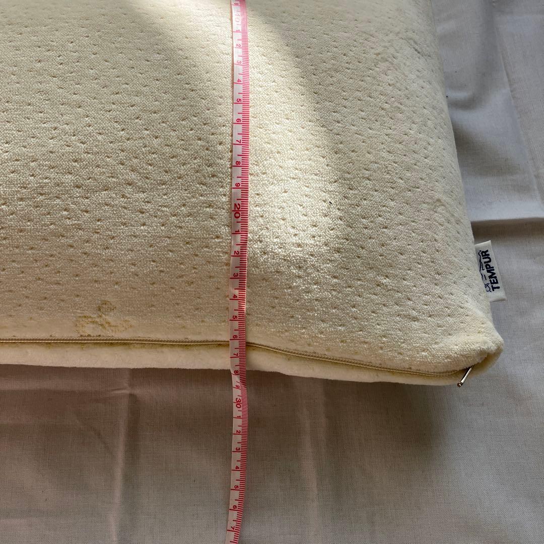 テンピュール　小さめ枕　ボーダーカバー付き