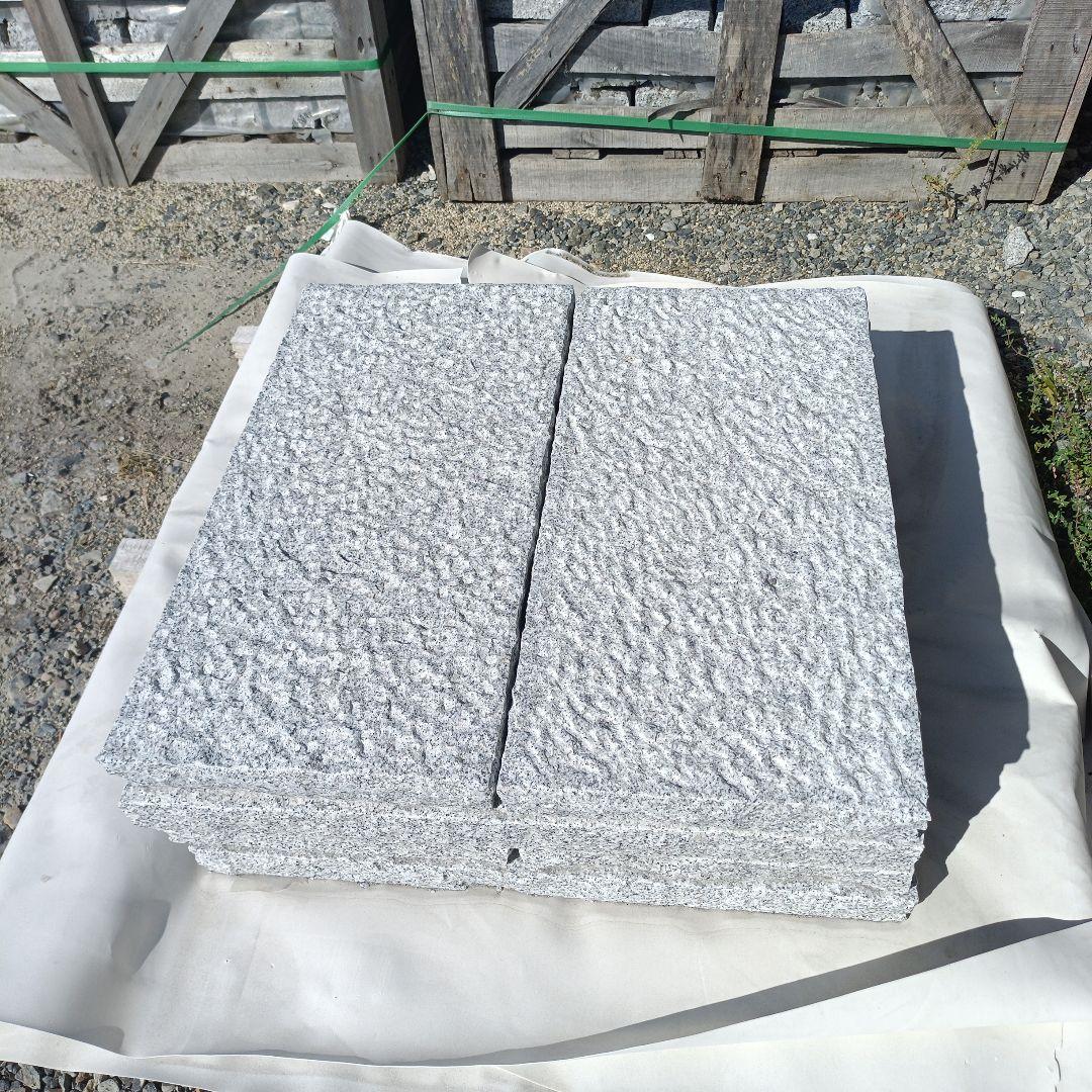 中国産敷石300✕600✕50ミリ一面のみぎり 四面割肌底面切削52枚セット