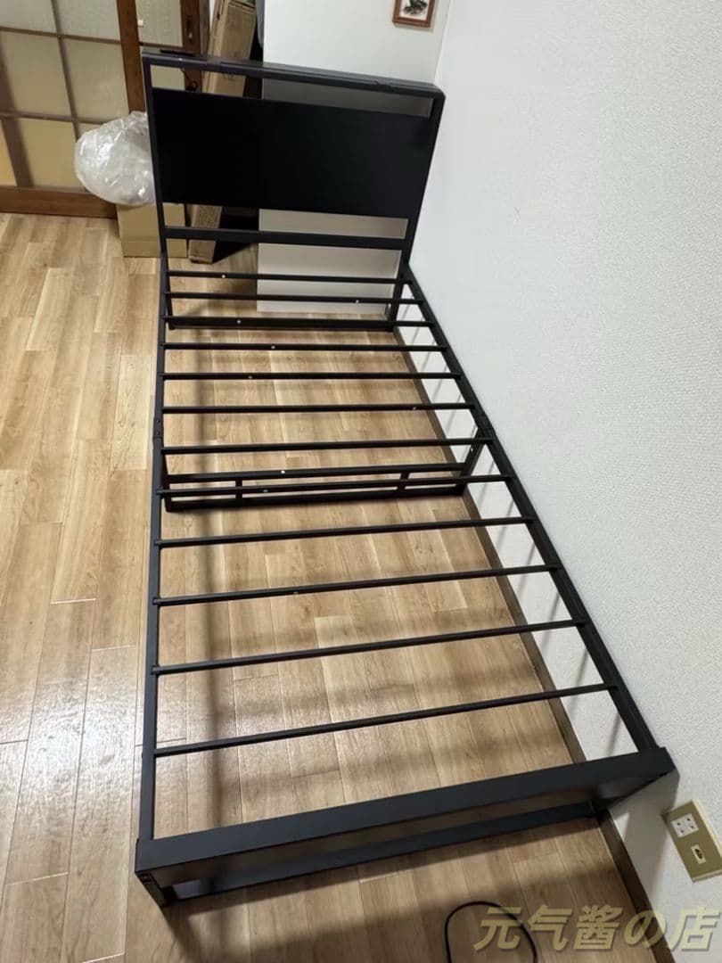 メタルシングルベッドフレーム 耐荷重 200kg ベッド下収納付き 静音設計