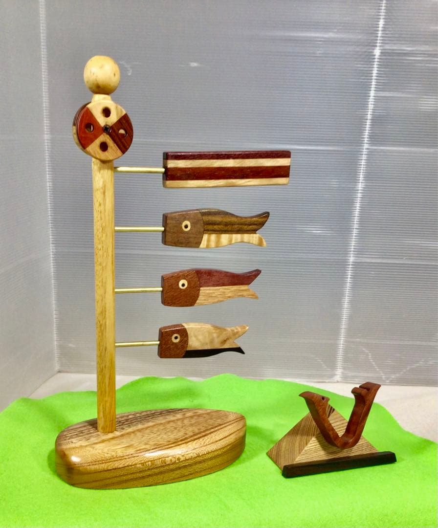 天然木　木製　鯉のぼりと兜飾り　〈無着色・一点もの　手造り〉