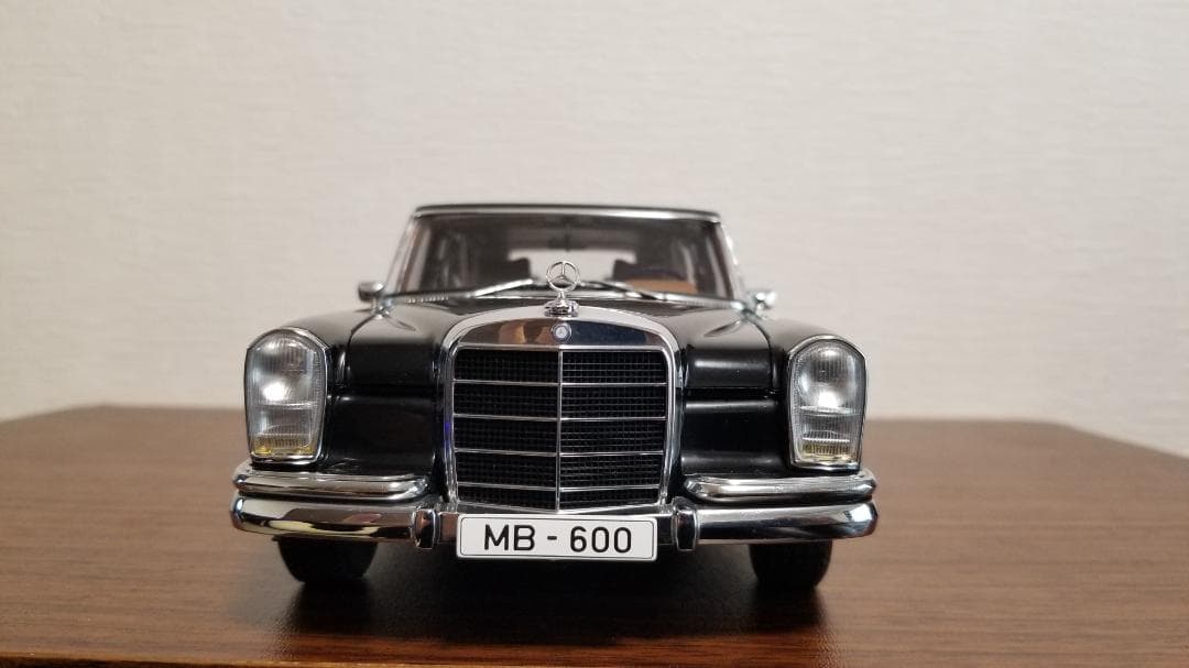 オートアート 1/18 メルセデスベンツ 600プルマン ブラック