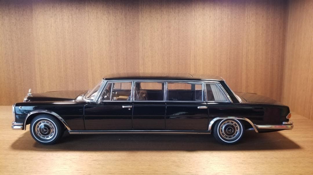 オートアート 1/18 メルセデスベンツ 600プルマン ブラック