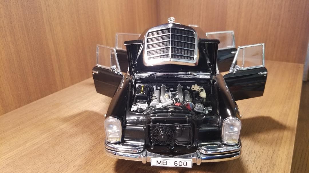 オートアート 1/18 メルセデスベンツ 600プルマン ブラック