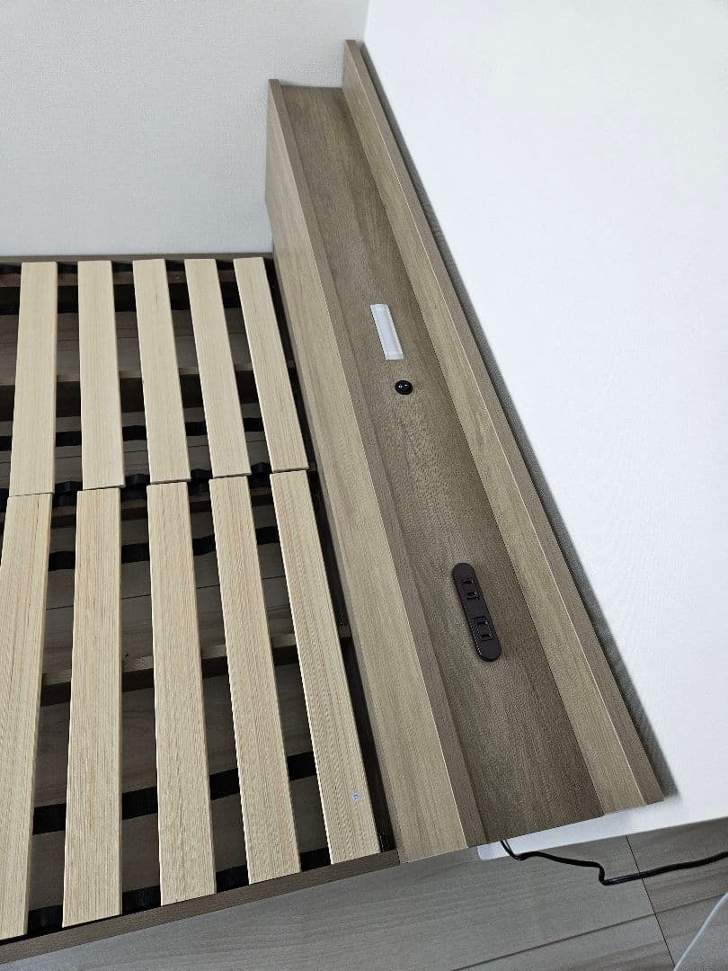 『Famite ファミーテ』 照明＆棚付き セミダブル　連結ローベッド