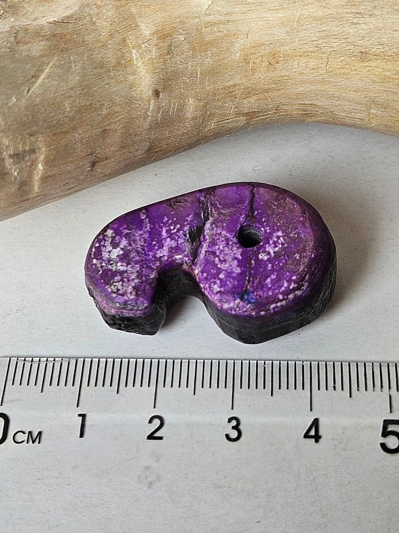 紫スギライト勾玉•原石