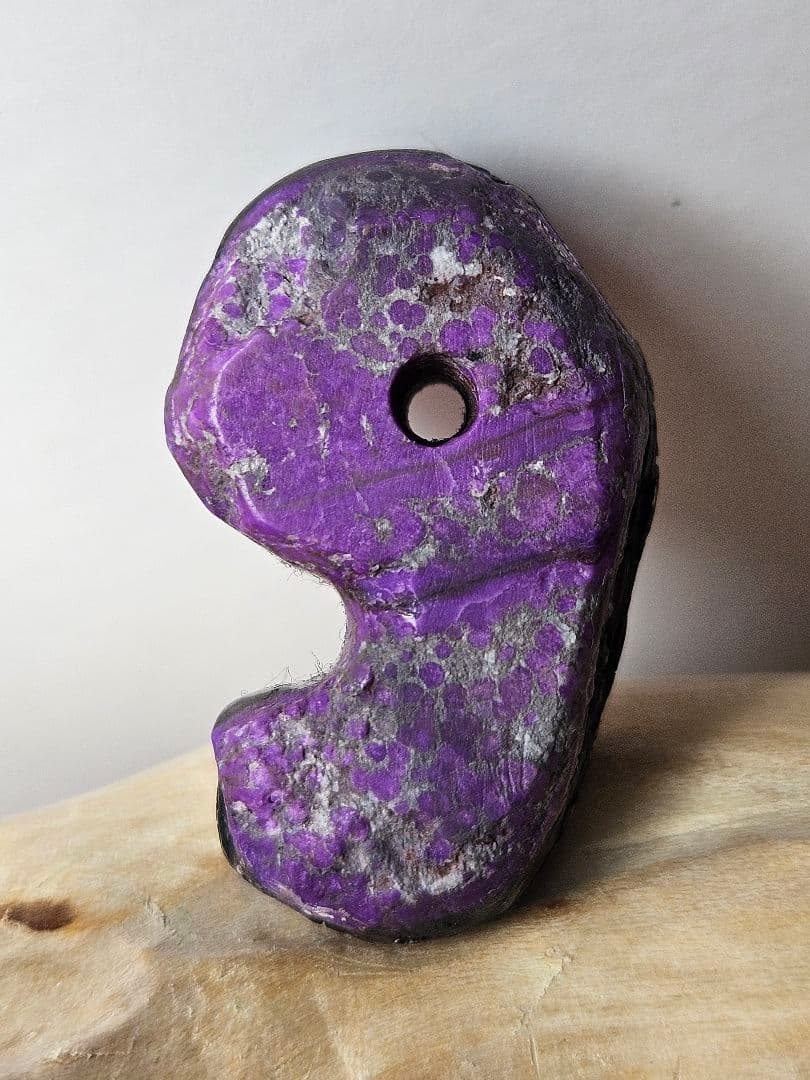 紫スギライト勾玉•原石