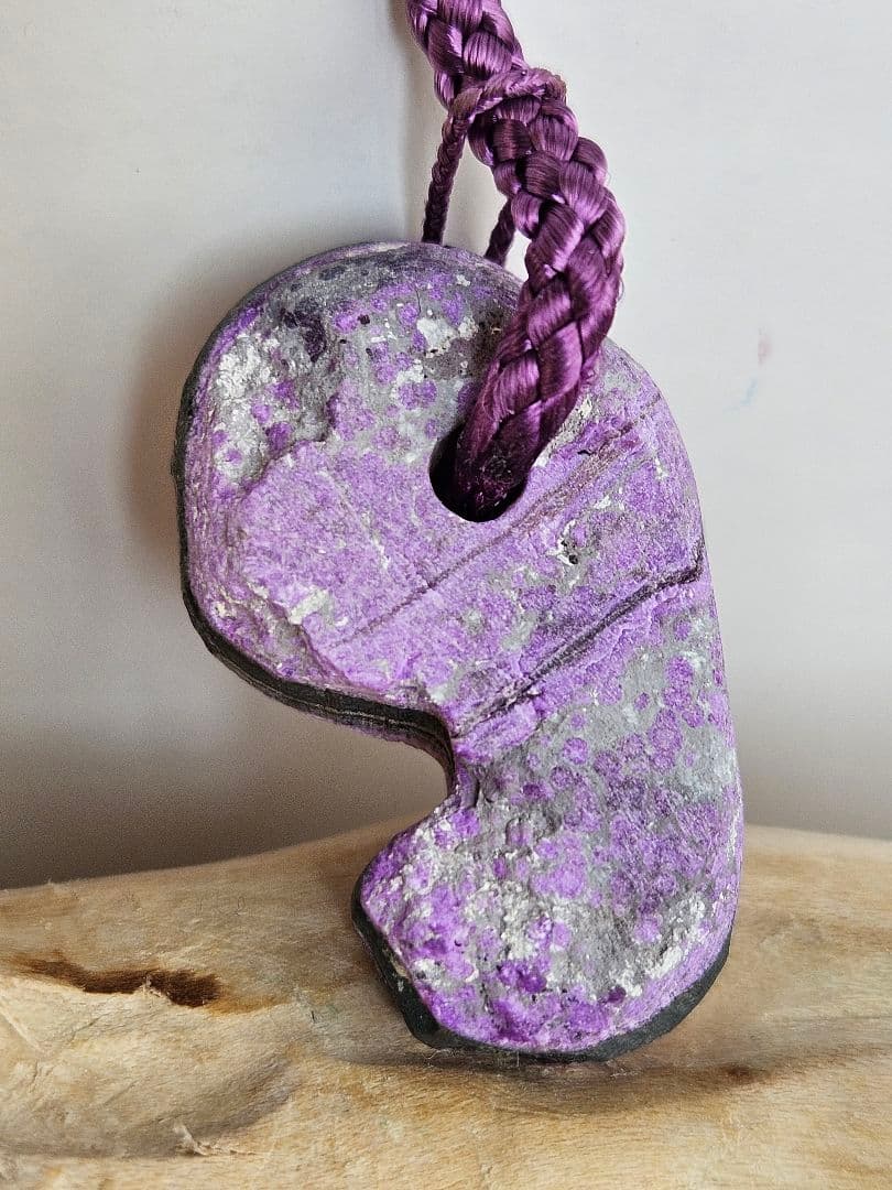 紫スギライト勾玉•原石