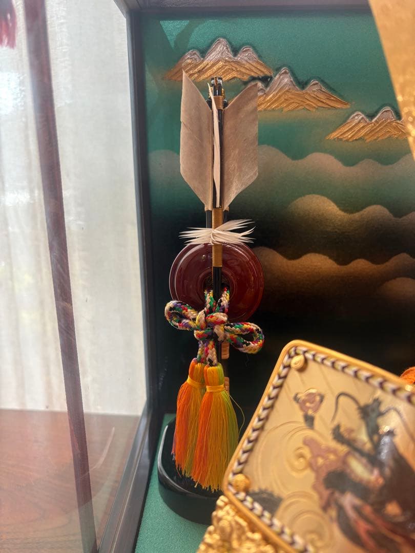 KABUTO 伝統的な五月人形 金色の兜飾り　オルゴール付き 13号彫金　連山