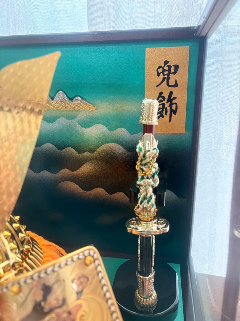 KABUTO 伝統的な五月人形 金色の兜飾り　オルゴール付き 13号彫金　連山