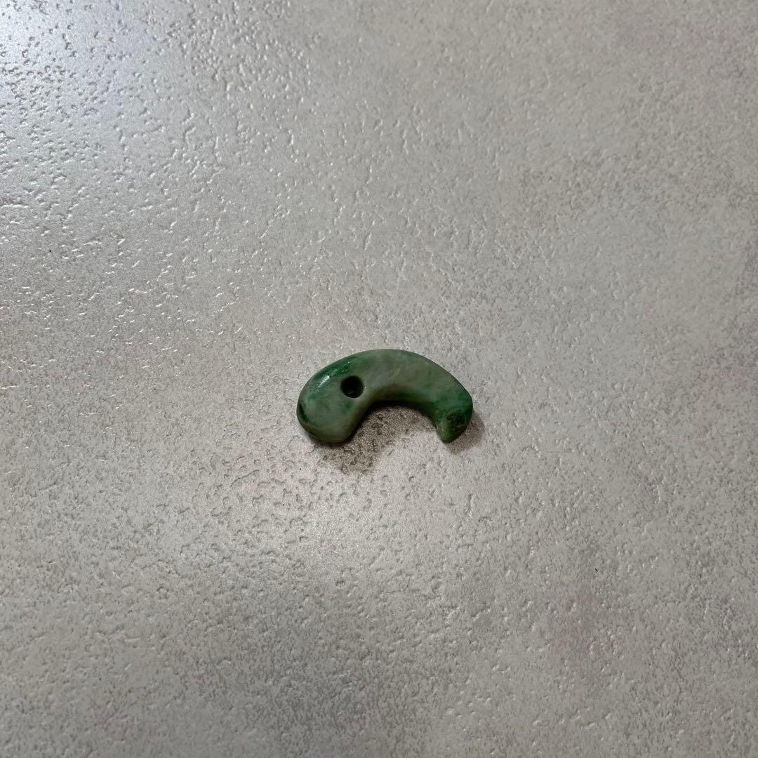 【レア】 糸魚川産 ひすい 勾玉 翡翠 グリーン