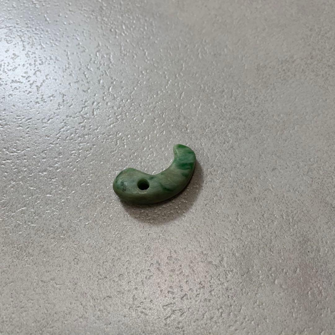 【レア】 糸魚川産 ひすい 勾玉 翡翠 グリーン