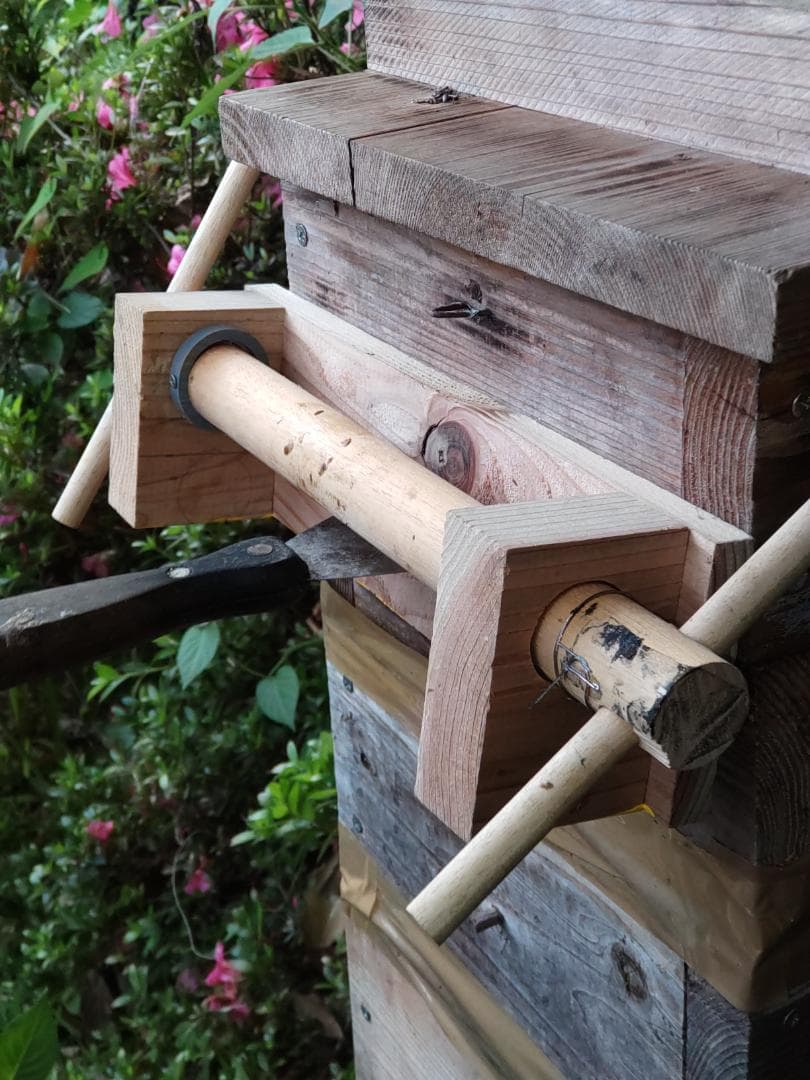 日本蜜蜂 重箱式巣箱4段 スライド底板 付巣門台座　スノコ＋スイスイスカッター