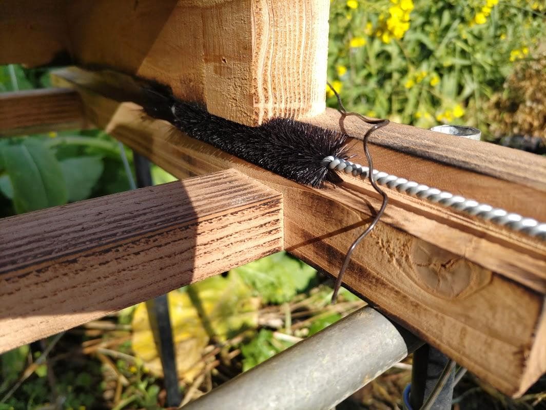 日本蜜蜂 重箱式巣箱4段 スライド底板 付巣門台座　スノコ＋スイスイスカッター