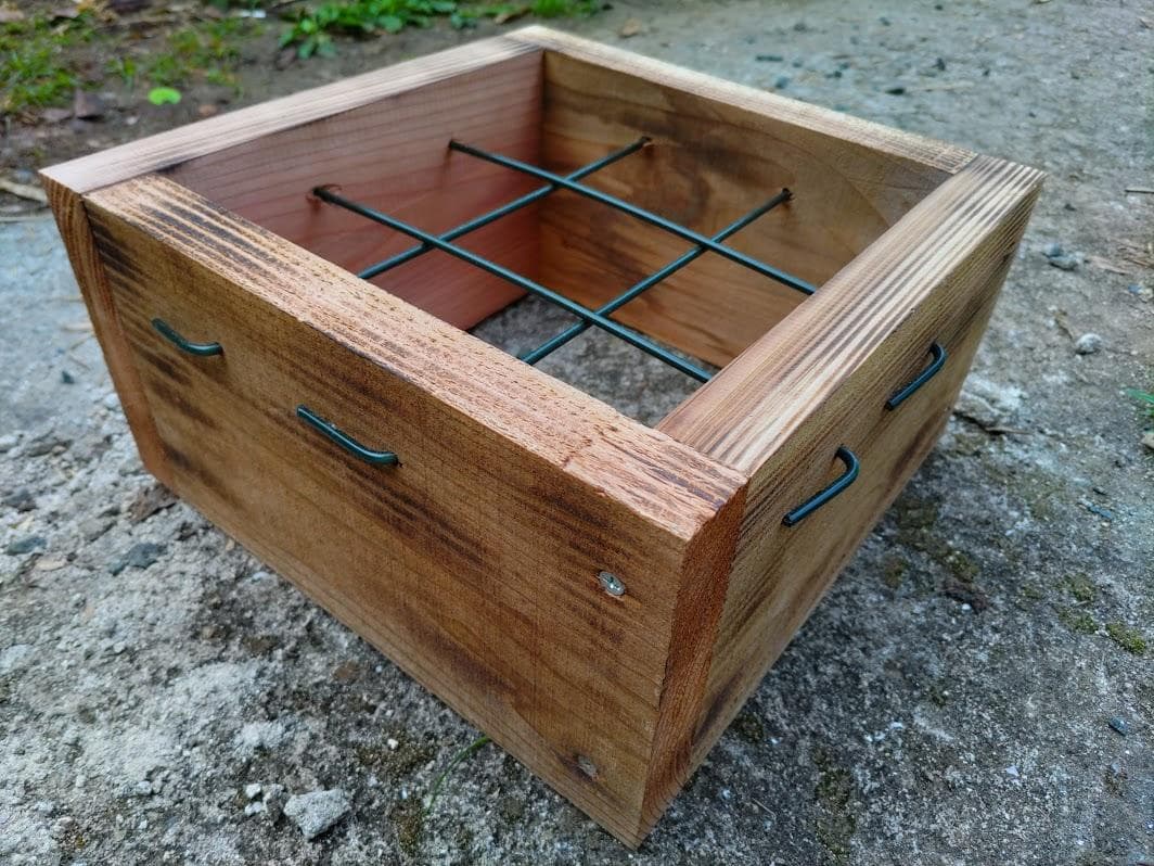 日本蜜蜂 重箱式巣箱4段 スライド底板 付巣門台座　スノコ＋スイスイスカッター