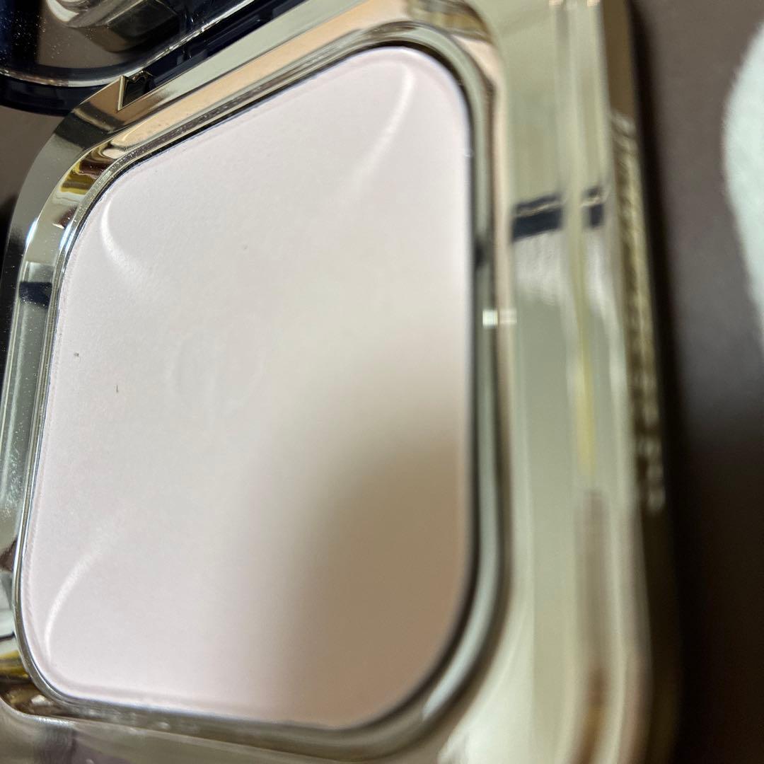 クレ・ド・ポー　ボーテ　プードルコンパクトエサンシエル