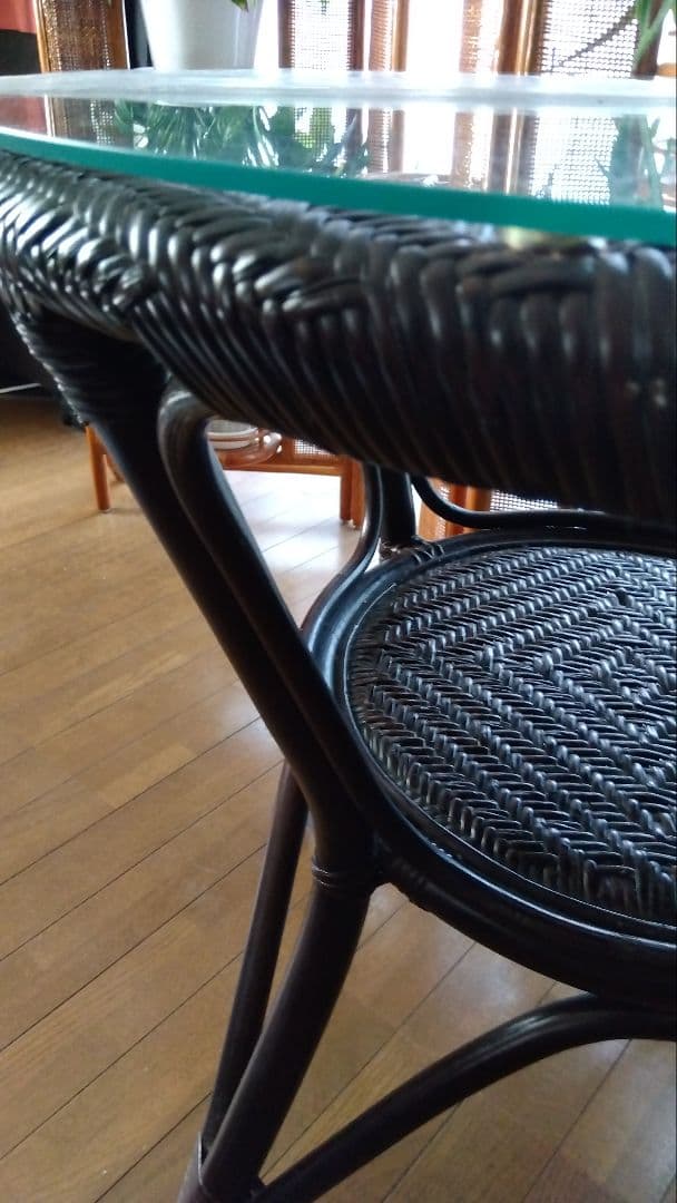 ラタンテーブル（ガラス天板付き）