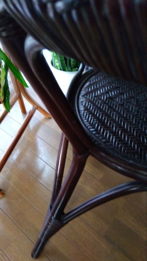 ラタンテーブル（ガラス天板付き）