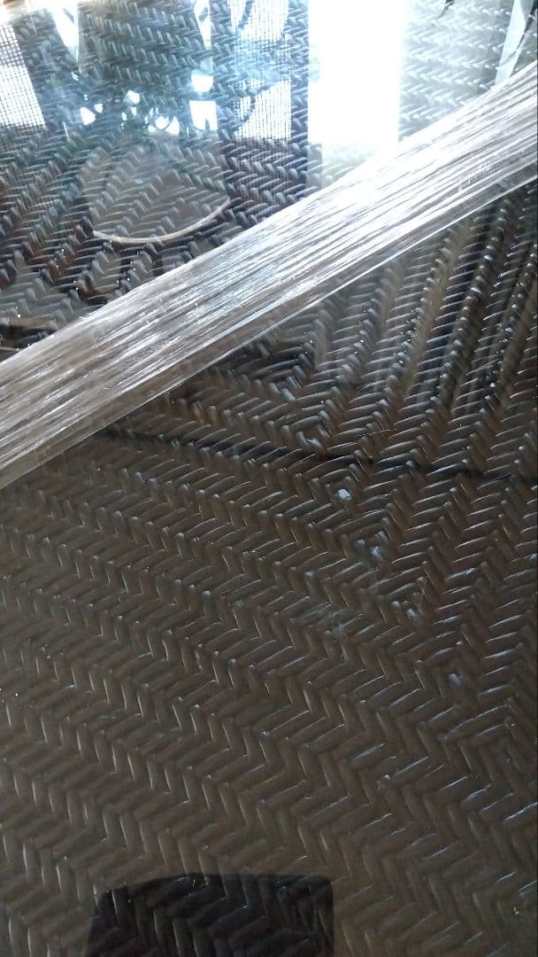 ラタンテーブル（ガラス天板付き）