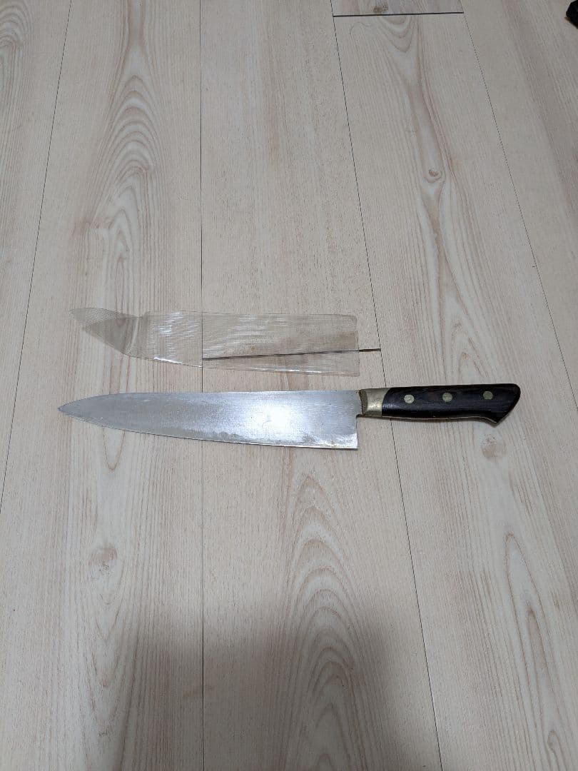 牛刀バナジウム鋼製 240mm 刃カバー付き